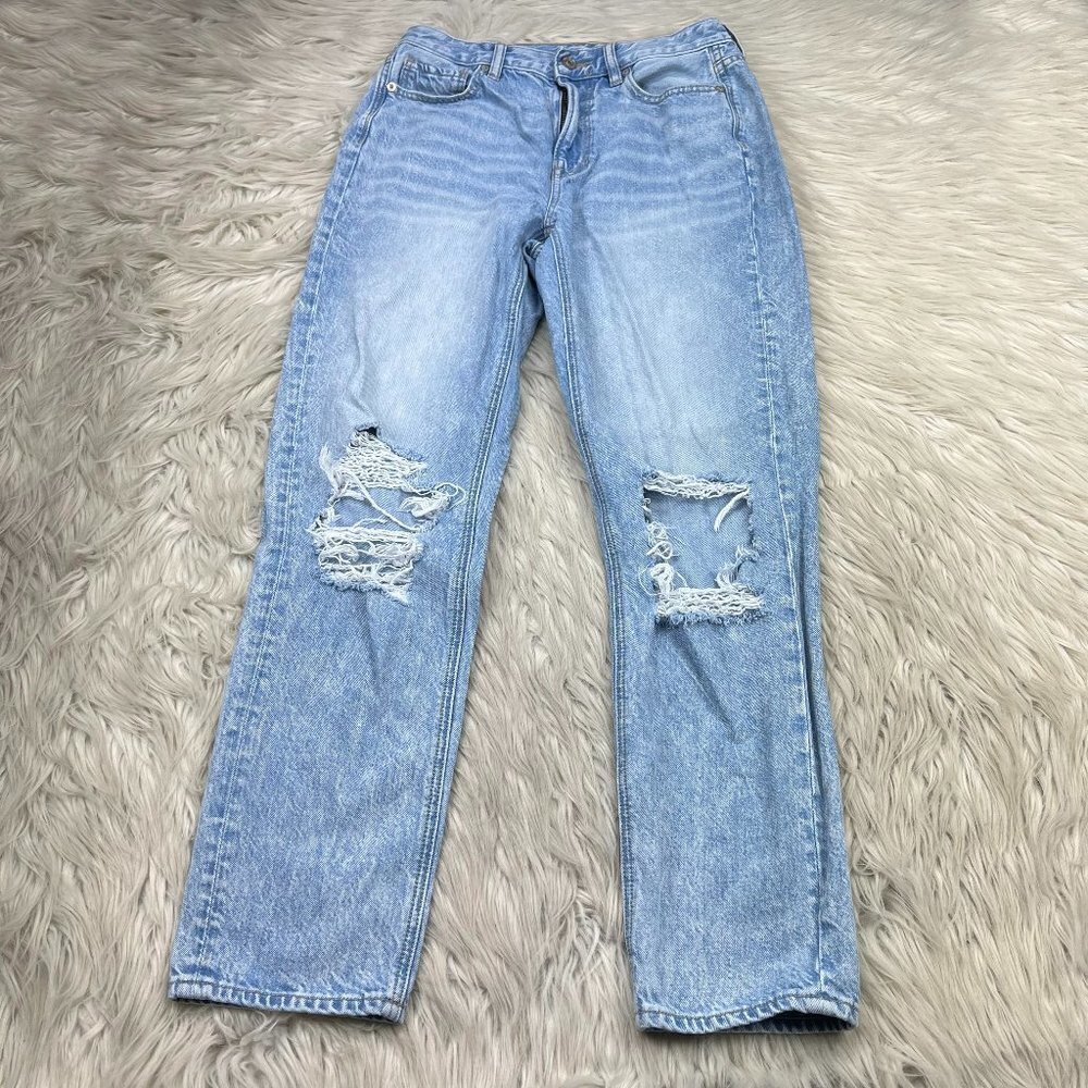 American Eagle Outfitters Light Wash Mom Jeans